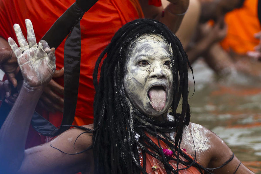 All need to know about 7-Foot Tall Muscular Baba From Russia At Maha Kumbh