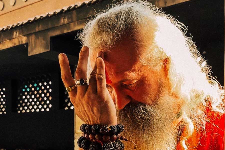 All need to know about 7-Foot Tall Muscular Baba From Russia At Maha Kumbh