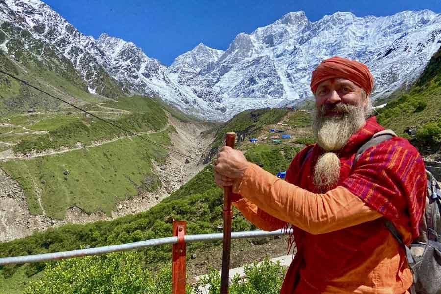 All need to know about 7-Foot Tall Muscular Baba From Russia At Maha Kumbh