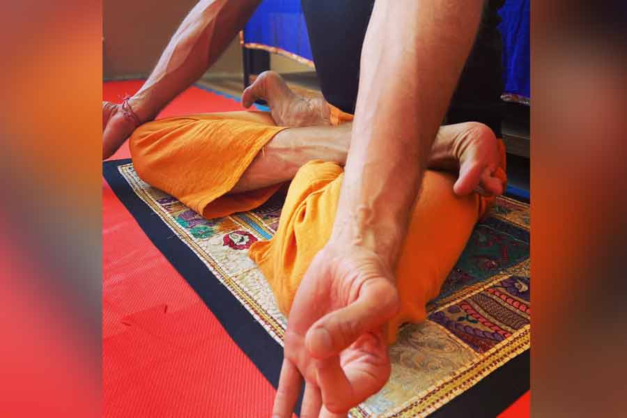 All need to know about 7-Foot Tall Muscular Baba From Russia At Maha Kumbh