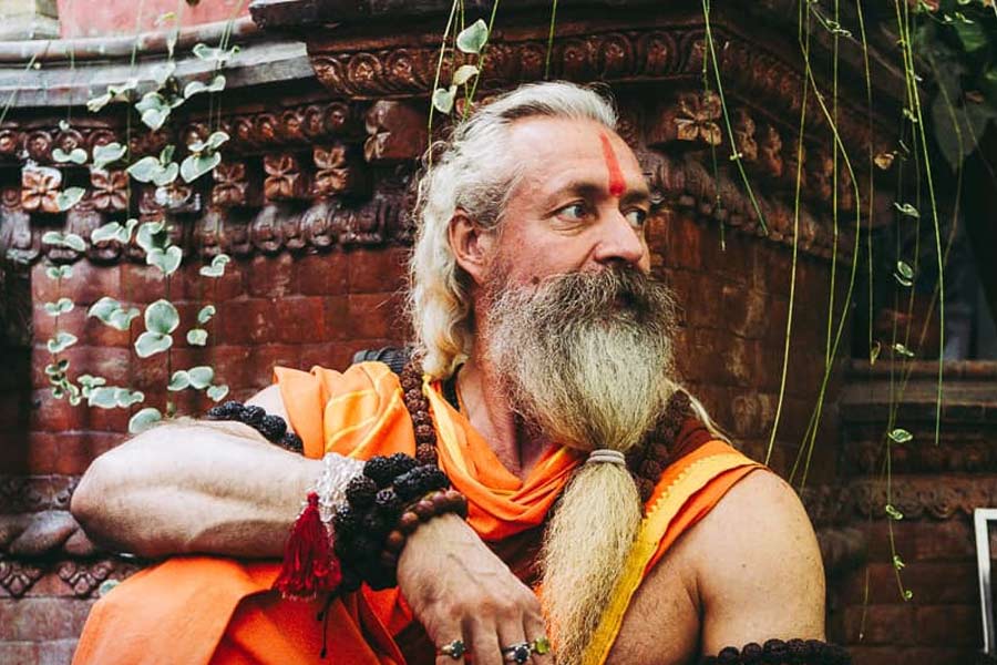 All need to know about 7-Foot Tall Muscular Baba From Russia At Maha Kumbh