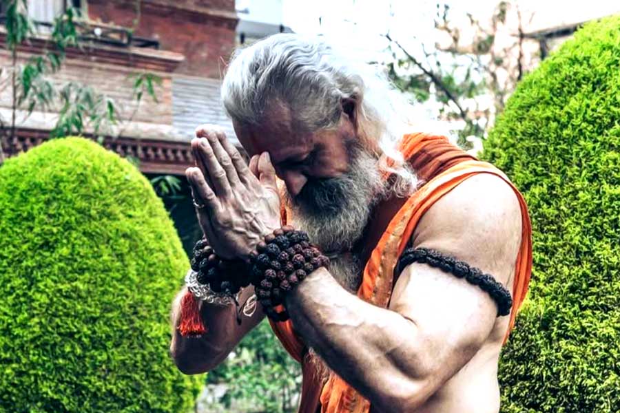 All need to know about 7-Foot Tall Muscular Baba From Russia At Maha Kumbh