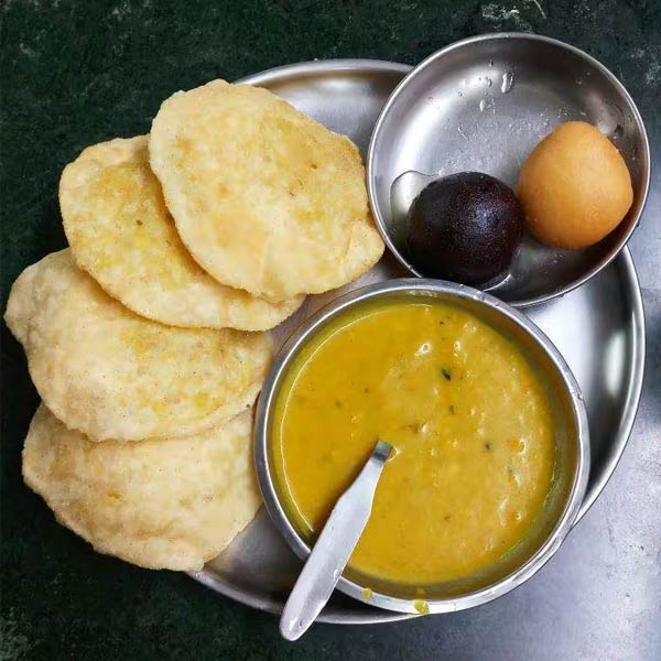 পুঁটিরামের নোনতা খাবারের খ্যাতি আজও অম্লান।