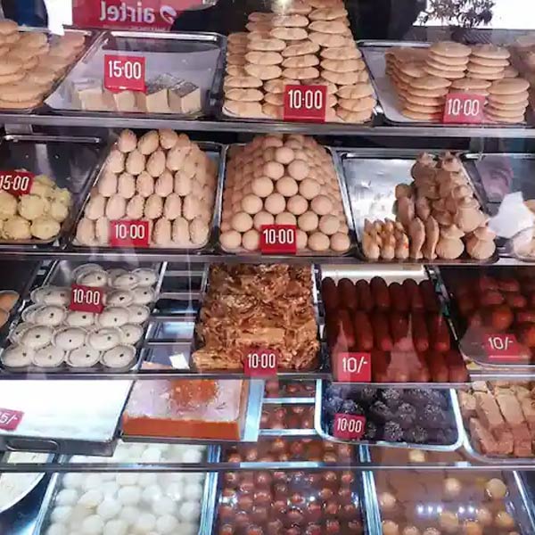 মিষ্টির ভাঁড়ার থেকে নিশ্চিহ্ন হয়ে গেল কিছু স্বাদ।