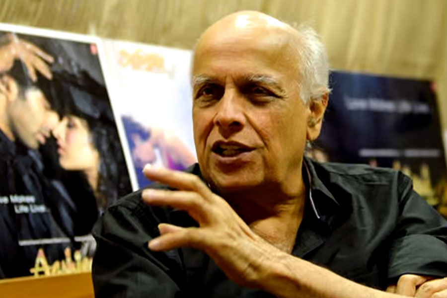 Meet director Mahesh Bhatt who gave two flops with Shah Rukh Khan, has never given Rs 100-crore hit 