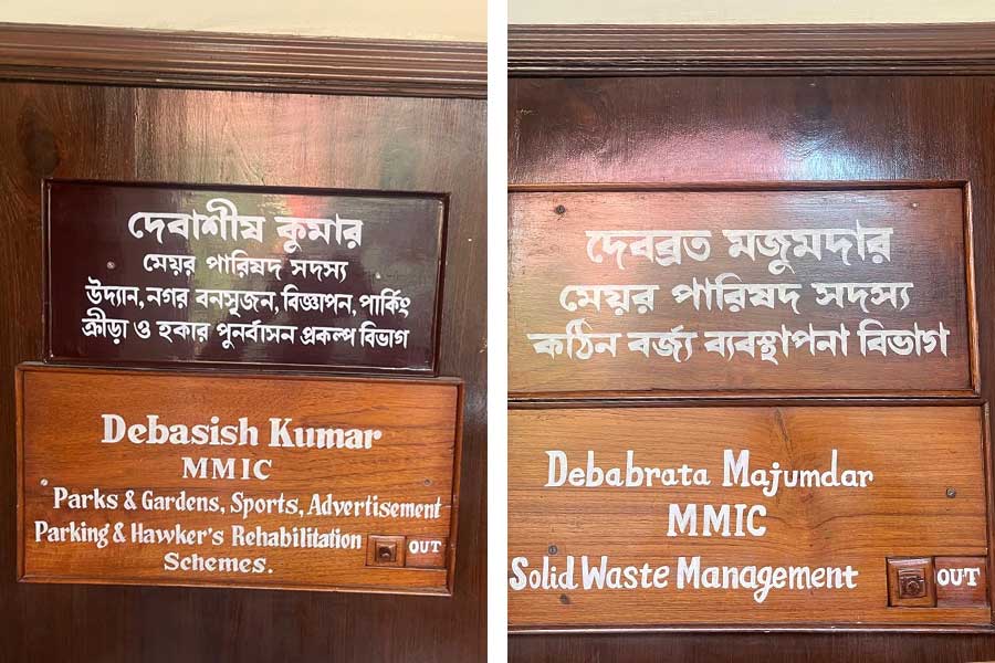 Nameplates in Bengali language were put up by the mayor councilors of KMC