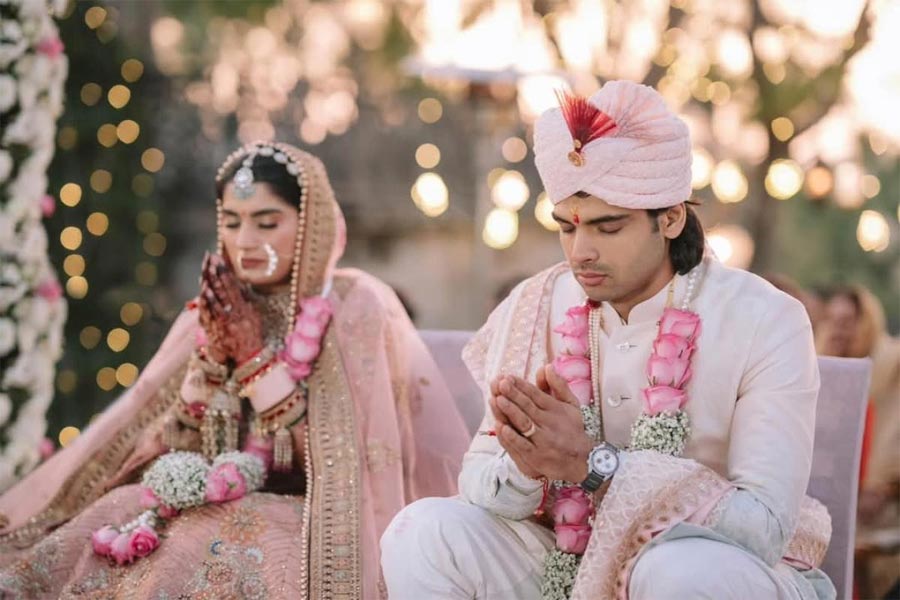 Neeraj Chopra stuns in light pink sherwani, bride Himani is a vision in matching lehenga