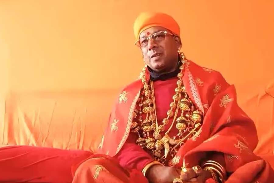 All you need to know about Mahamandaleshwar Narayanand Giri Maharaj alias Golden Baba from Mahakumbh 