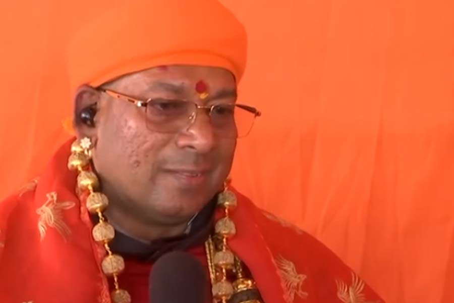 All you need to know about Mahamandaleshwar Narayanand Giri Maharaj alias Golden Baba from Mahakumbh 