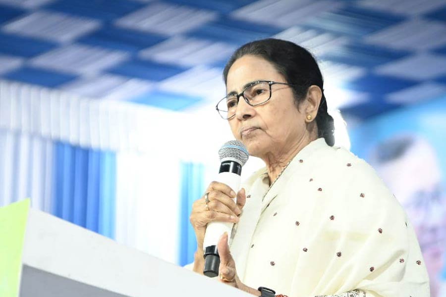 CM Mamata Banerjee in Murshidabad cautions local people over border dgtl