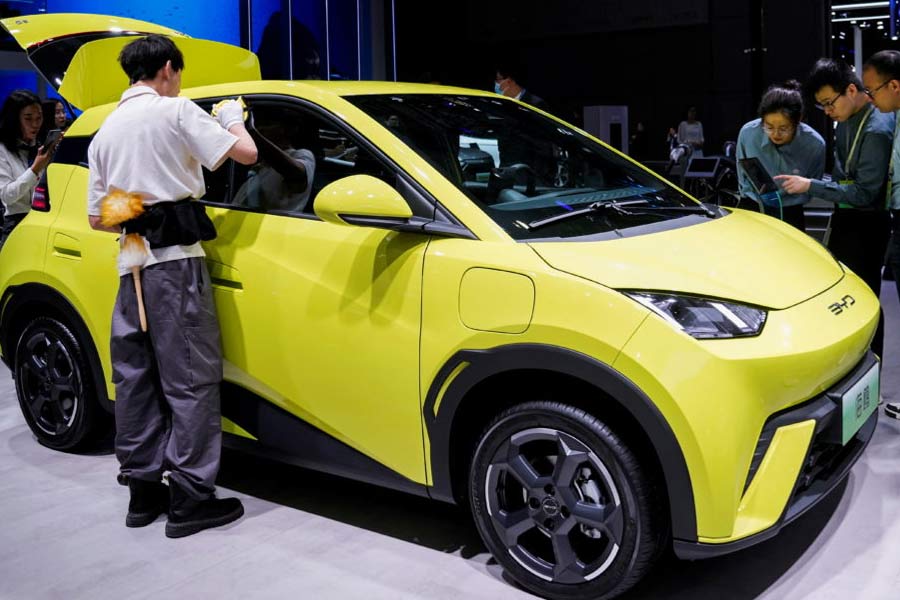 EV sales dipped rapidly in 2025 a big concern for Chinese economy 