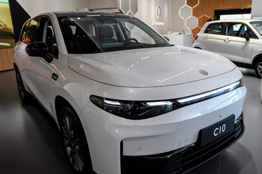 EV sales dipped rapidly in 2025 a big concern for Chinese economy 