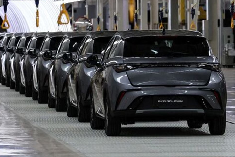 EV sales dipped rapidly in 2025 a big concern for Chinese economy 