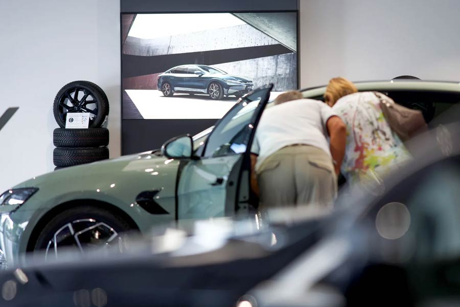 EV sales dipped rapidly in 2025 a big concern for Chinese economy 