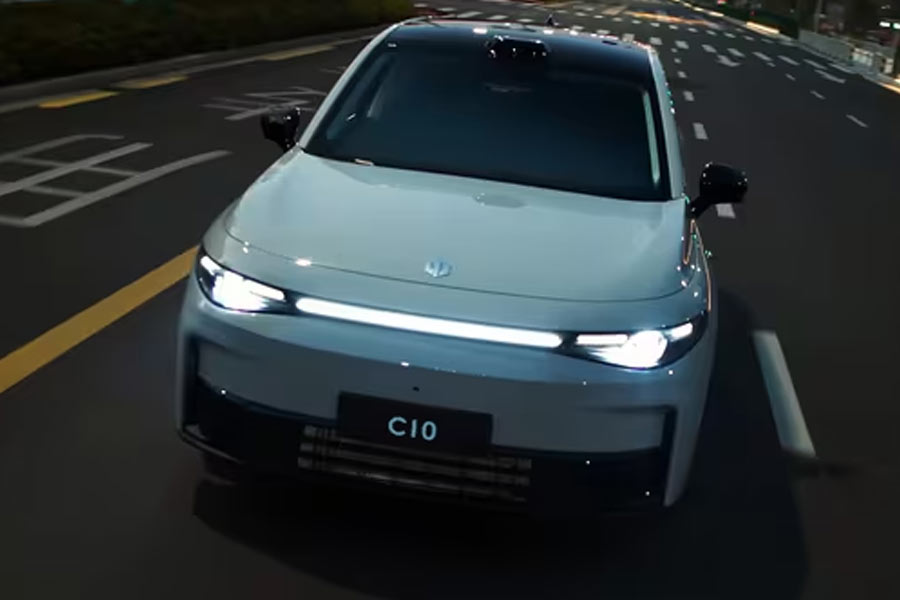 EV sales dipped rapidly in 2025 a big concern for Chinese economy 