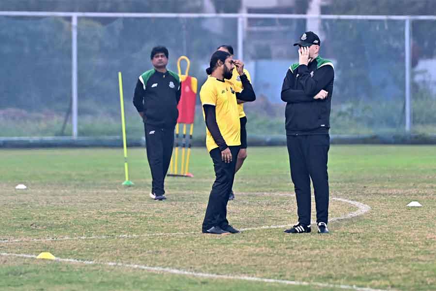 Footballers of Mohammedan SC boycotted practice in demand of clearance of due salary