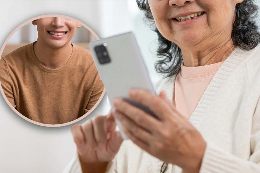 Online influencer in China has taken 65 lakh from an elderly woman