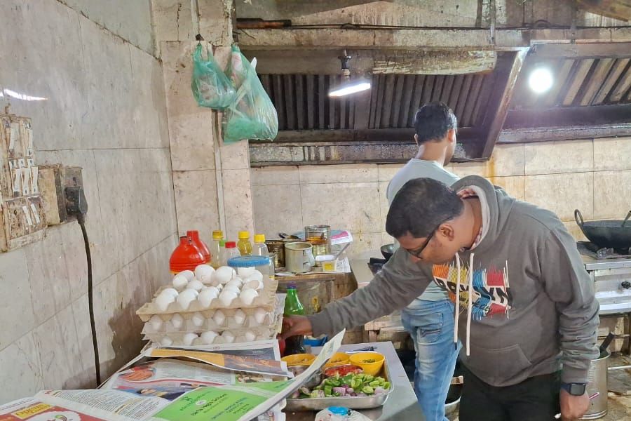 Food and supplies department officers amazed to see food quality of some hotels in Digha dgtld