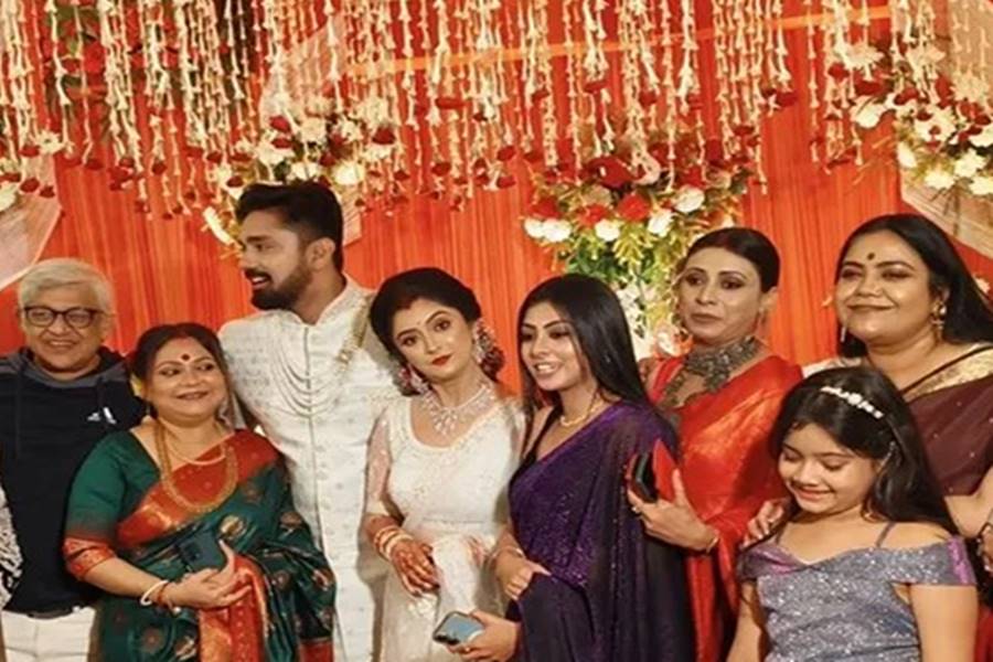 শ্বেতা-রুবেলের বিয়েতে টিম ‘নিমফুলের মধু’।