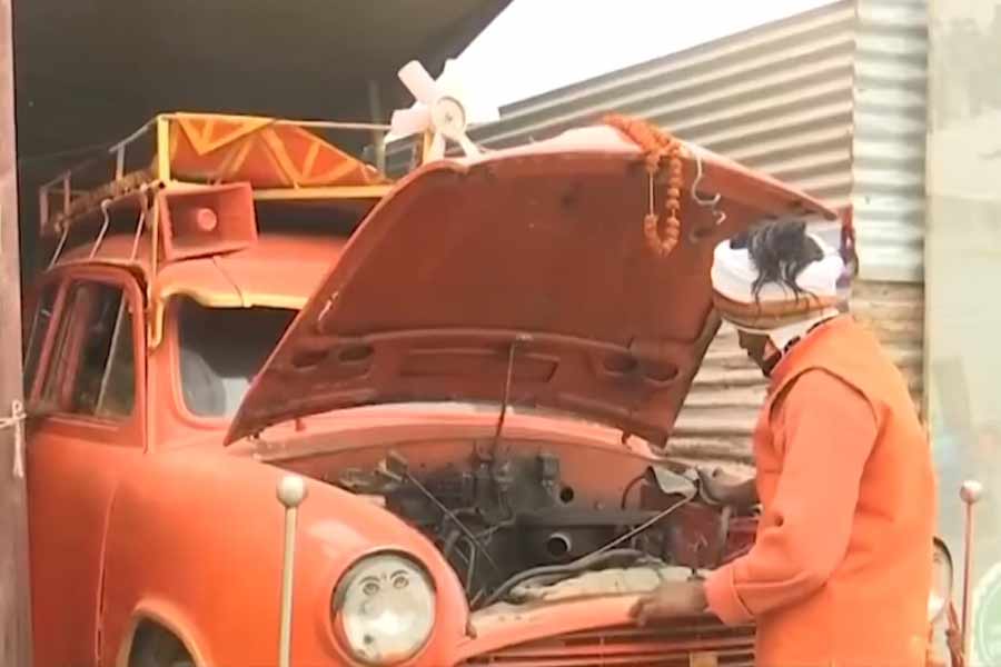 All you need to know about Ambassador Baba alias Rajgiri from Mahakumbh