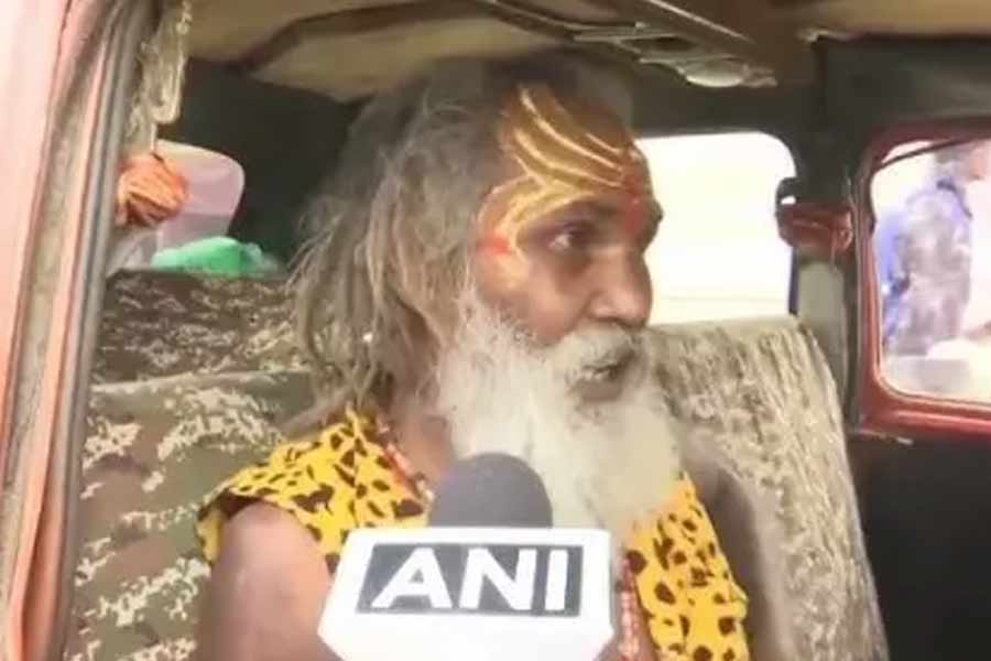 All you need to know about Ambassador Baba alias Rajgiri from Mahakumbh