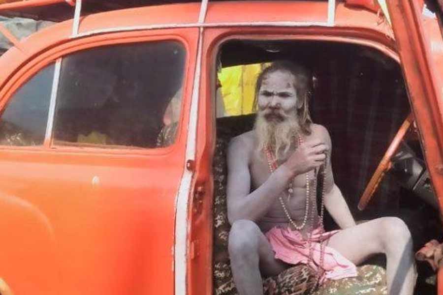 All you need to know about Ambassador Baba alias Rajgiri from Mahakumbh