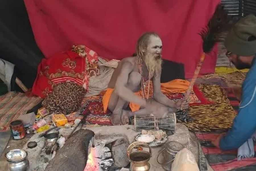 All you need to know about Ambassador Baba alias Rajgiri from Mahakumbh