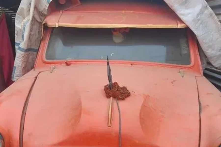 All you need to know about Ambassador Baba alias Rajgiri from Mahakumbh