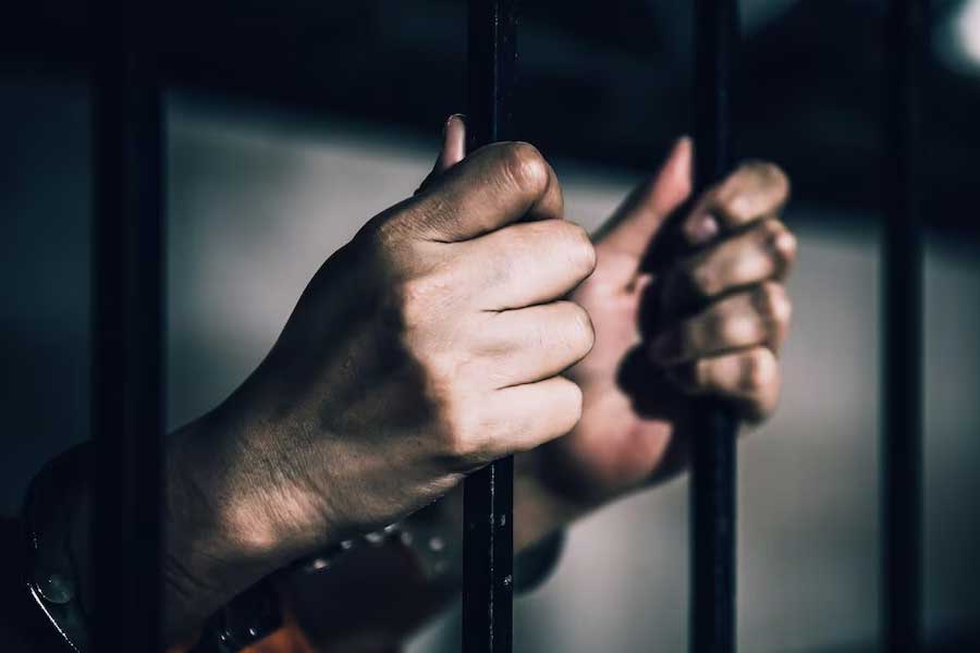 After founding half burnt body in highway of Uttar Pradesh how police arrested friend of the deceased