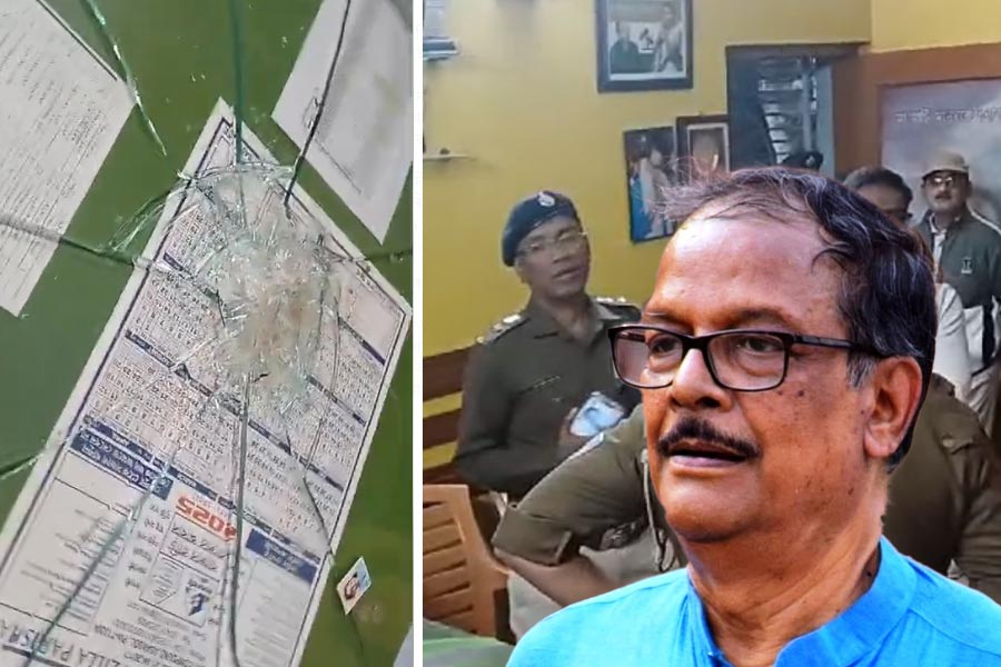 রাজ্যের মন্ত্রী মলয় ঘটকের বাড়িতে হামলার অভিযোগ আসানসোলে।