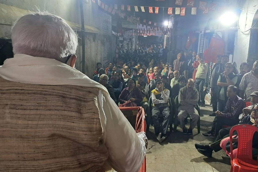 নতুন দলীয় কার্যালয় উদ্বোধন উপলক্ষে যদুবাবুর বাজারে সিপিএমের সভায় বিমান বসু।