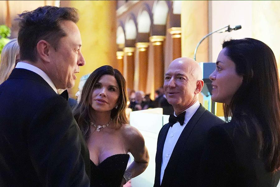 Who is shivon zillis made her presence known at a pre-inauguration donor party in Washington