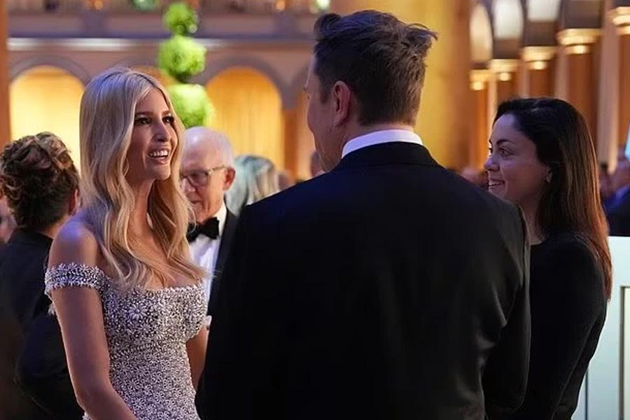 Who is shivon zillis made her presence known at a pre-inauguration donor party in Washington