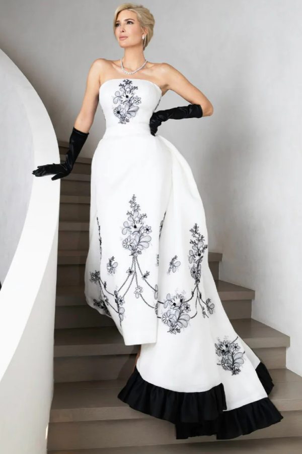 ট্রাম্পের বল নাচের আসরে ইভাঙ্কা।