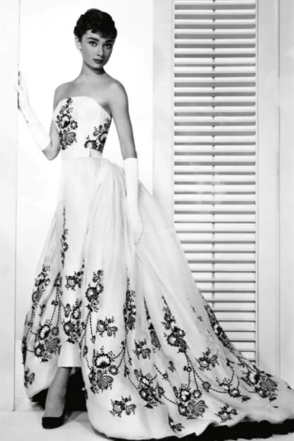 ‘সাবরিনা’ ছবিতে অড্রে হেপবার্ন। 