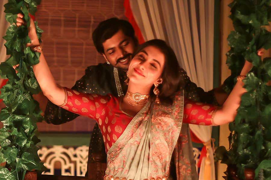 Movie review of the Bengali film Binodiini-Ekti Natir Upakhyan starring Rahul BoseRukmini MaitraChandan Roy Sanyal directed by Ram Kamal Mukherjee