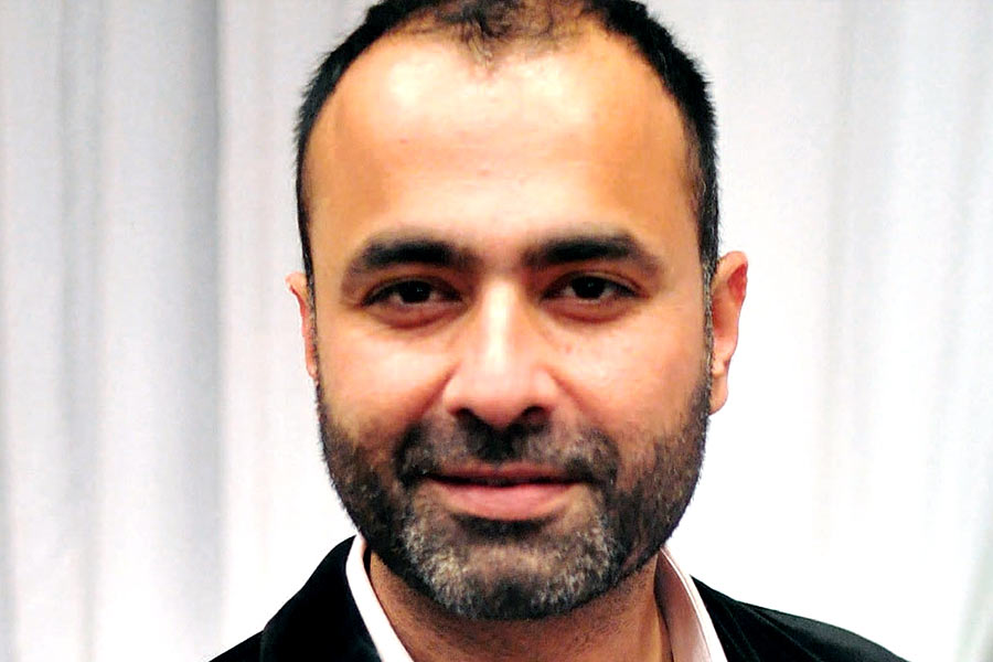 Pakistani fashion designer and actor Deepak Perwani embroiled in controversy for India have it better