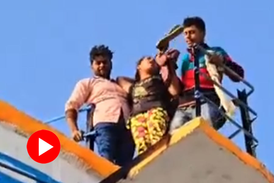 Video of  a woman climbed a water tank to protest her family’s refusal to let her marry went viral