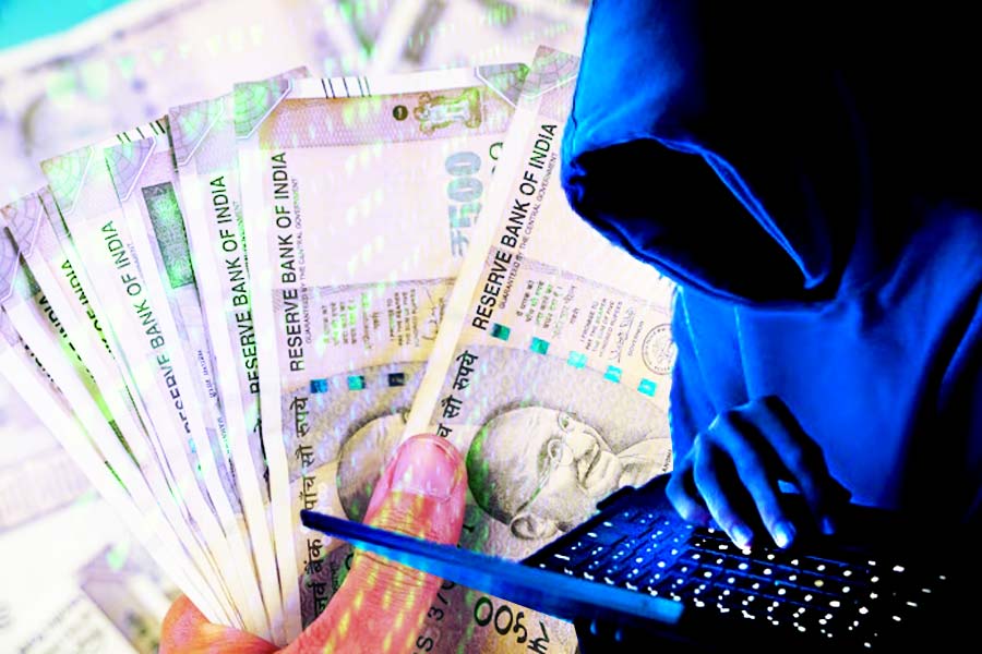 Family kept Digital Arrest for 5 hours in Noida, over 10000000 rupees looted by cyber criminals dgtl