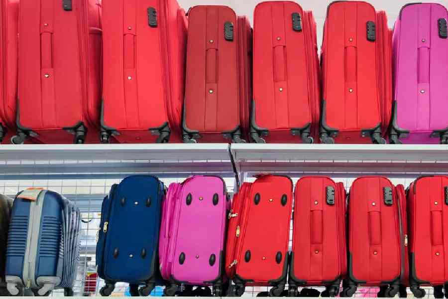 Suitcase colour can put your travel plan at risk, how to easily find your luggage dgtl