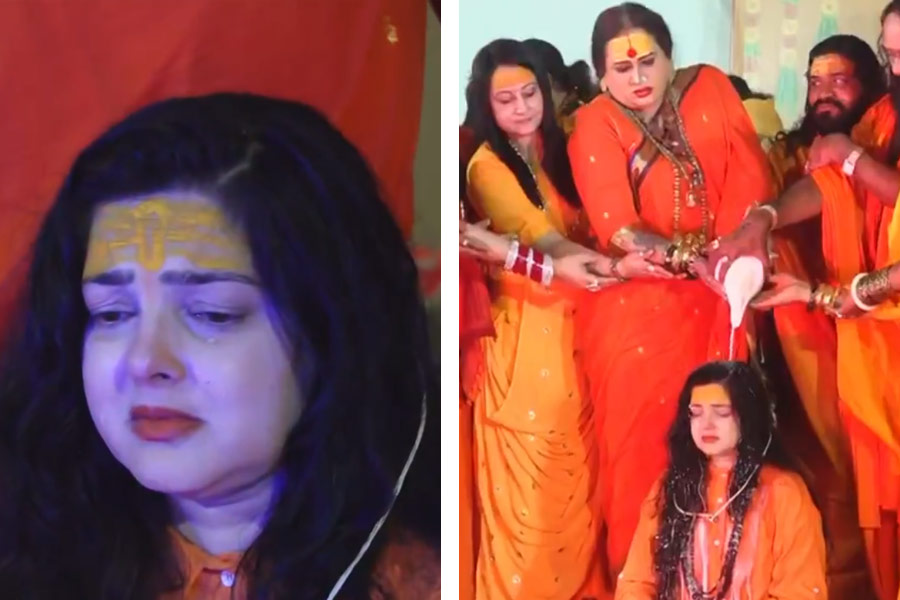 Video of Mamta Kulkarni getting emotional while taking sanyas is viral