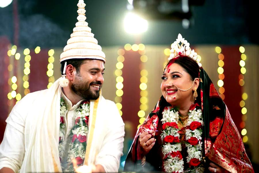 Bengali actor Joy Kumar Mukherjee tied knot with Aliviya Bhattacharya