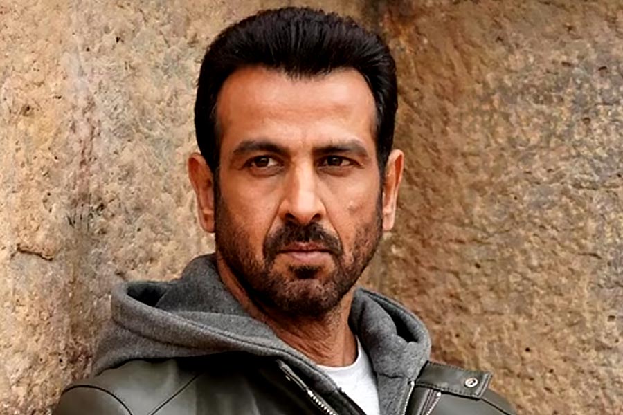 From Saif Ali Khan to Akshay Kumar, the actors take Ronit Roy’s security agency facilities