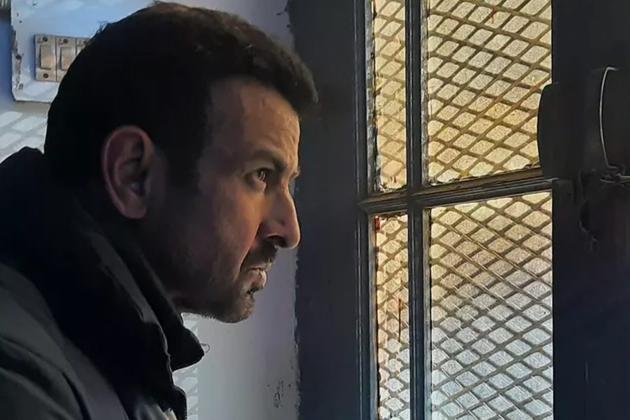 From Saif Ali Khan to Akshay Kumar, the actors take Ronit Roy’s security agency facilities