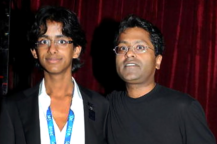 From Saif Ali Khan to Akshay Kumar, the actors take Ronit Roy’s security agency facilities