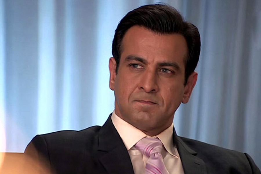 From Saif Ali Khan to Akshay Kumar, the actors take Ronit Roy’s security agency facilities