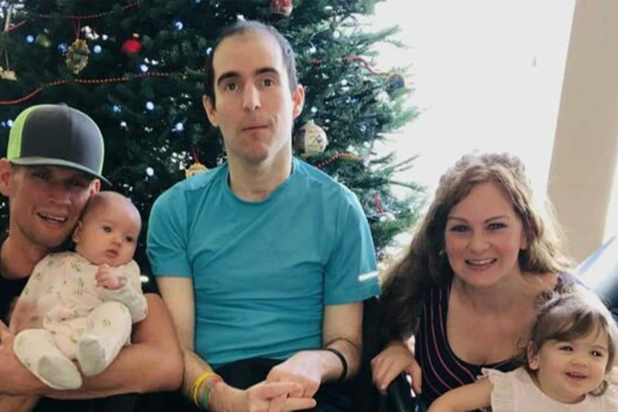 বিয়ের পর সন্তানের জন্ম দেন ক্রিস। তিনি জানান, স্বামী এবং দুই সন্তান নিয়ে সুখে রয়েছেন তিনি। তাঁদের পরিবারের অংশ হয়ে উঠেছেন ব্র্যান্ডনও।