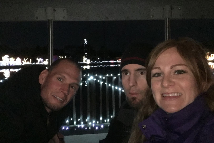 সাক্ষাৎকারে ক্রিস বলেন, ‘‘আমার সন্তানেরা ব্র্যান্ডনকে খুব ভালবাসে। ও যখন আমাদের বাড়িতে আসে, তখন ওকে জড়িয়ে ধরে বাচ্চারা। ওর সঙ্গে খেলাধুলাও করে। আমরা সকলে মিলে অনেক আশা-ভালবাসায় রয়েছি।’’