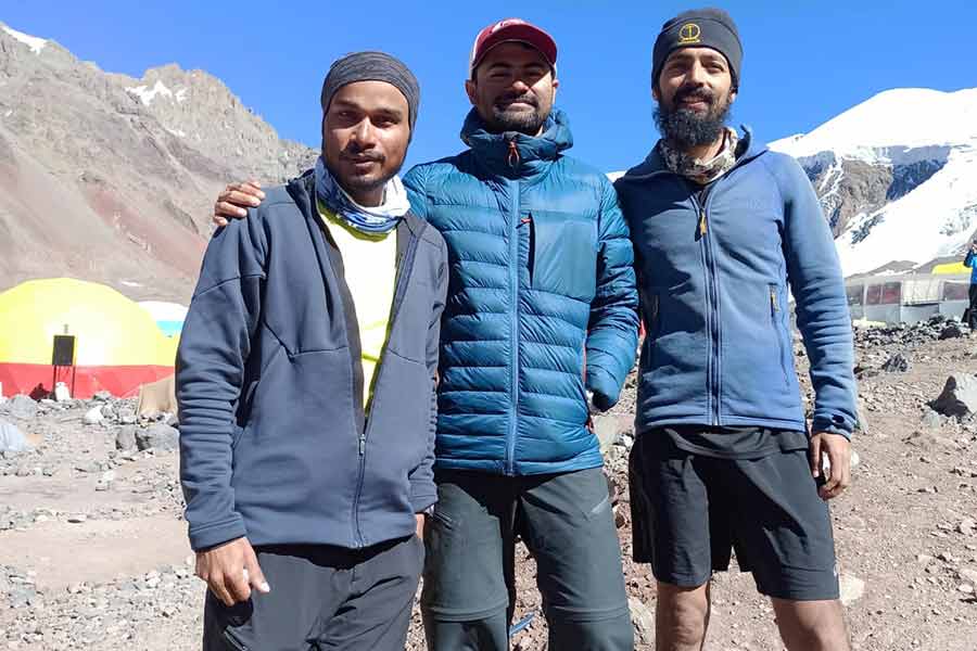 Three youths of West Bengal climbed the Aconcagua peak of Argentina dgtld
