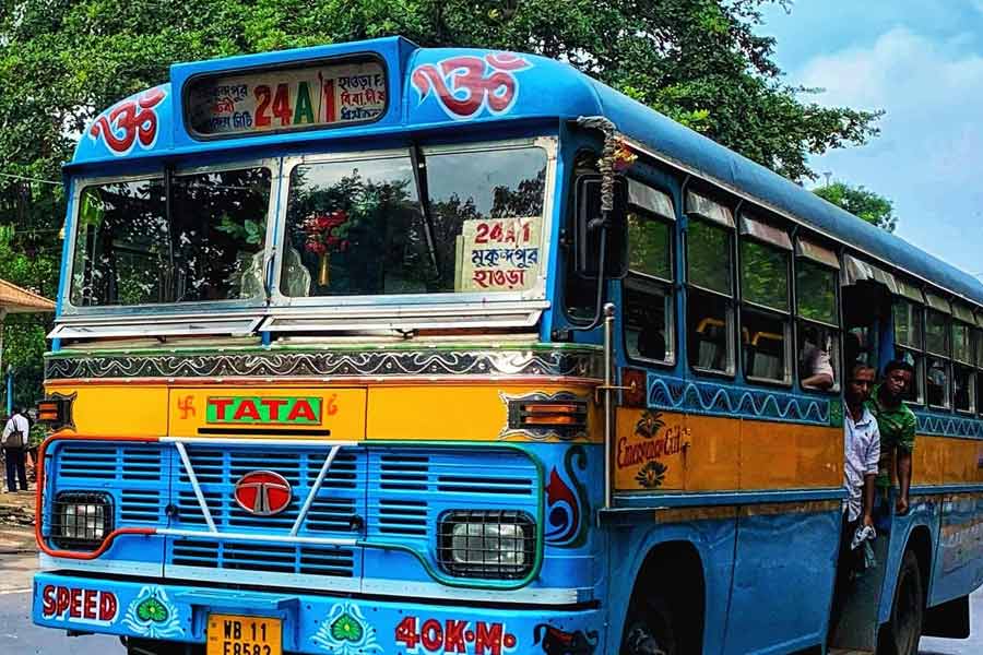 Around 450,000 weekly passengers are in trouble due non availability of bus stand of two private buses dgtl